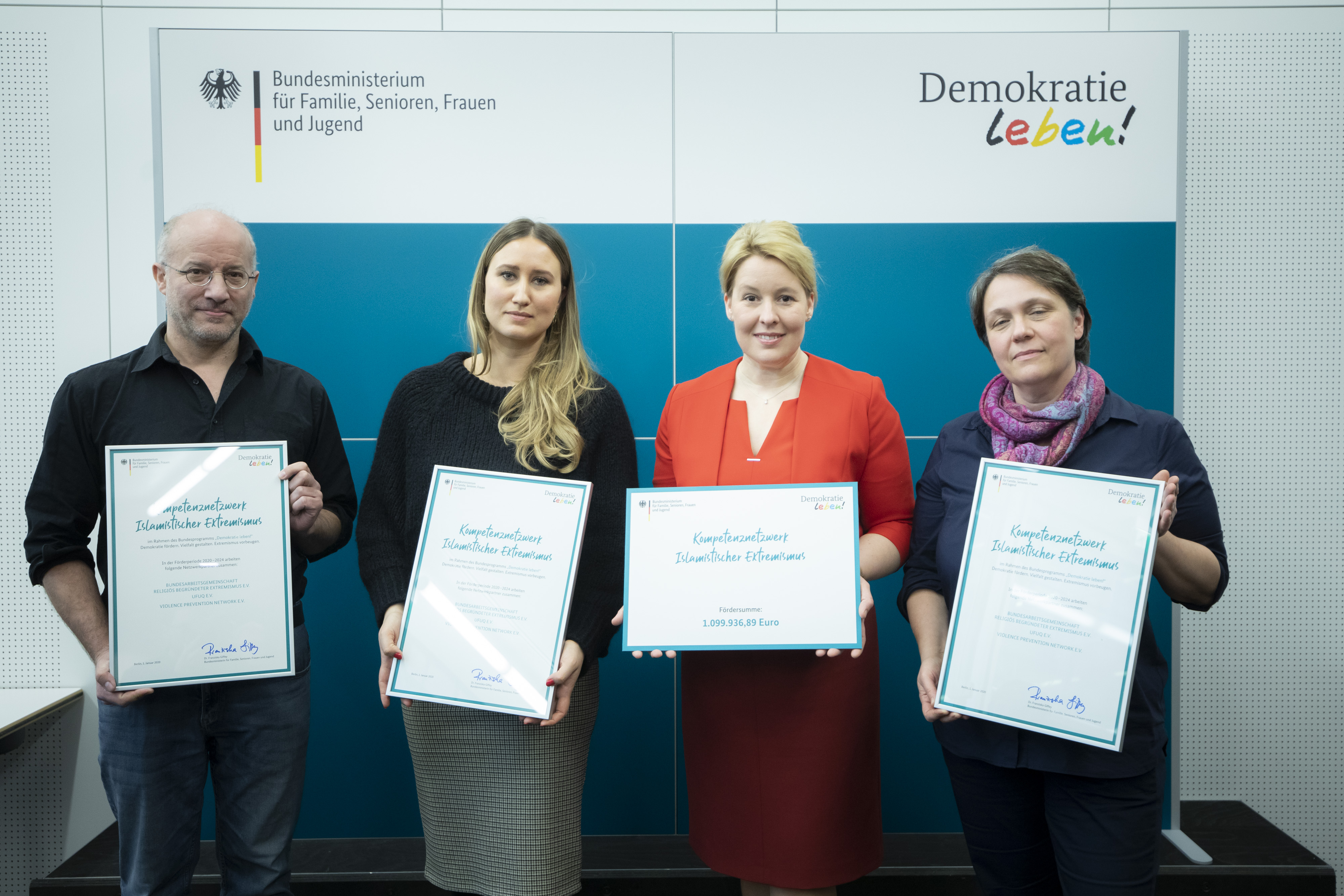 Aufschlagtreffen des Kompetenznetzwerks "Islamistischer Extremismus" (KN:IX), BAG RelEx und BMFSFJ